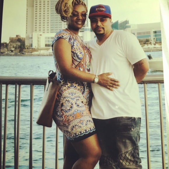 R&K Vibrant Women’s form fitting size Lg - Picture 5 of 9